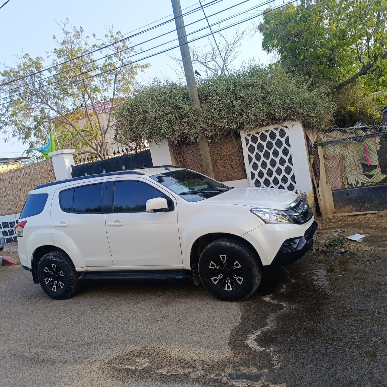 Isuzu-Mux en très bon état