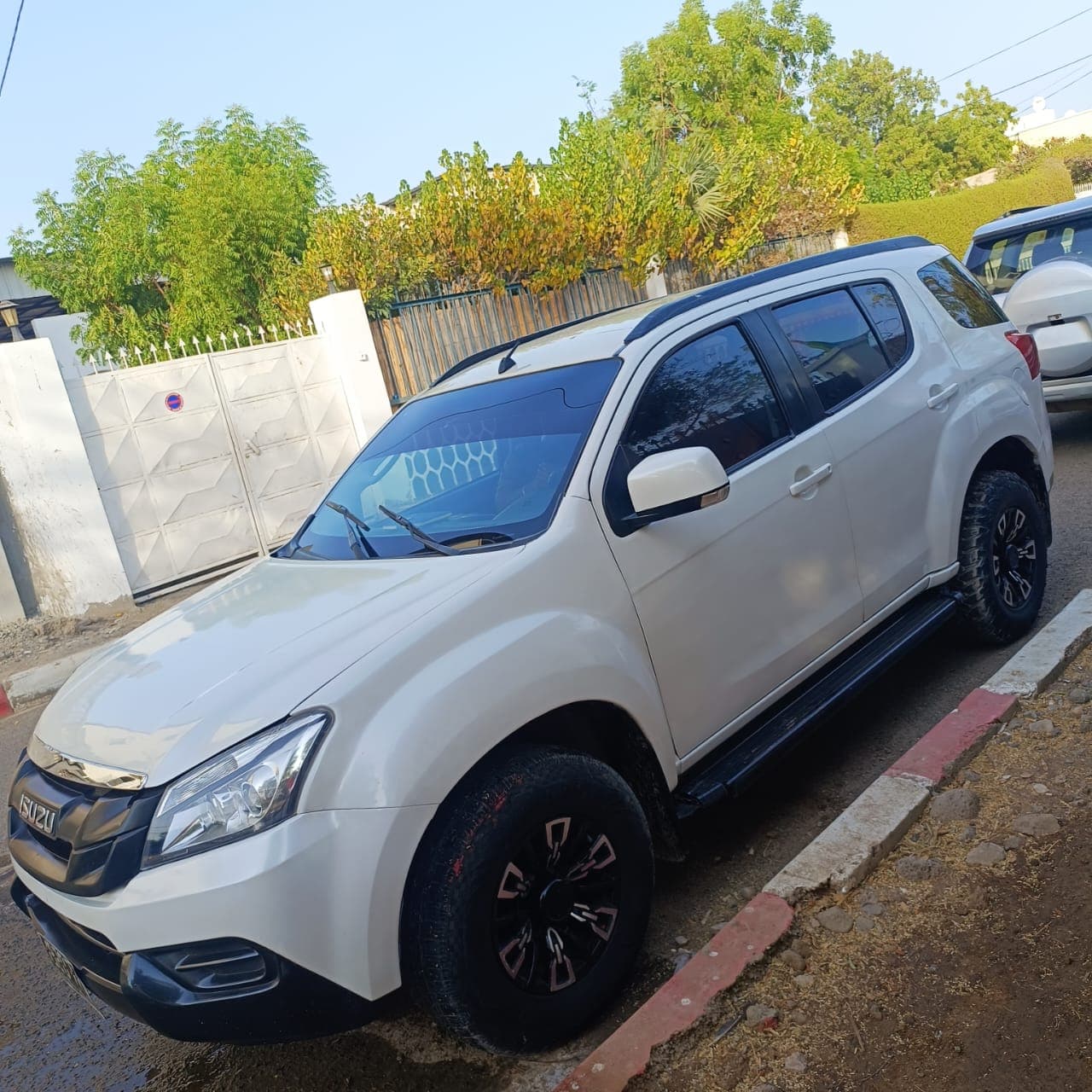 Isuzu-Mux en très bon état