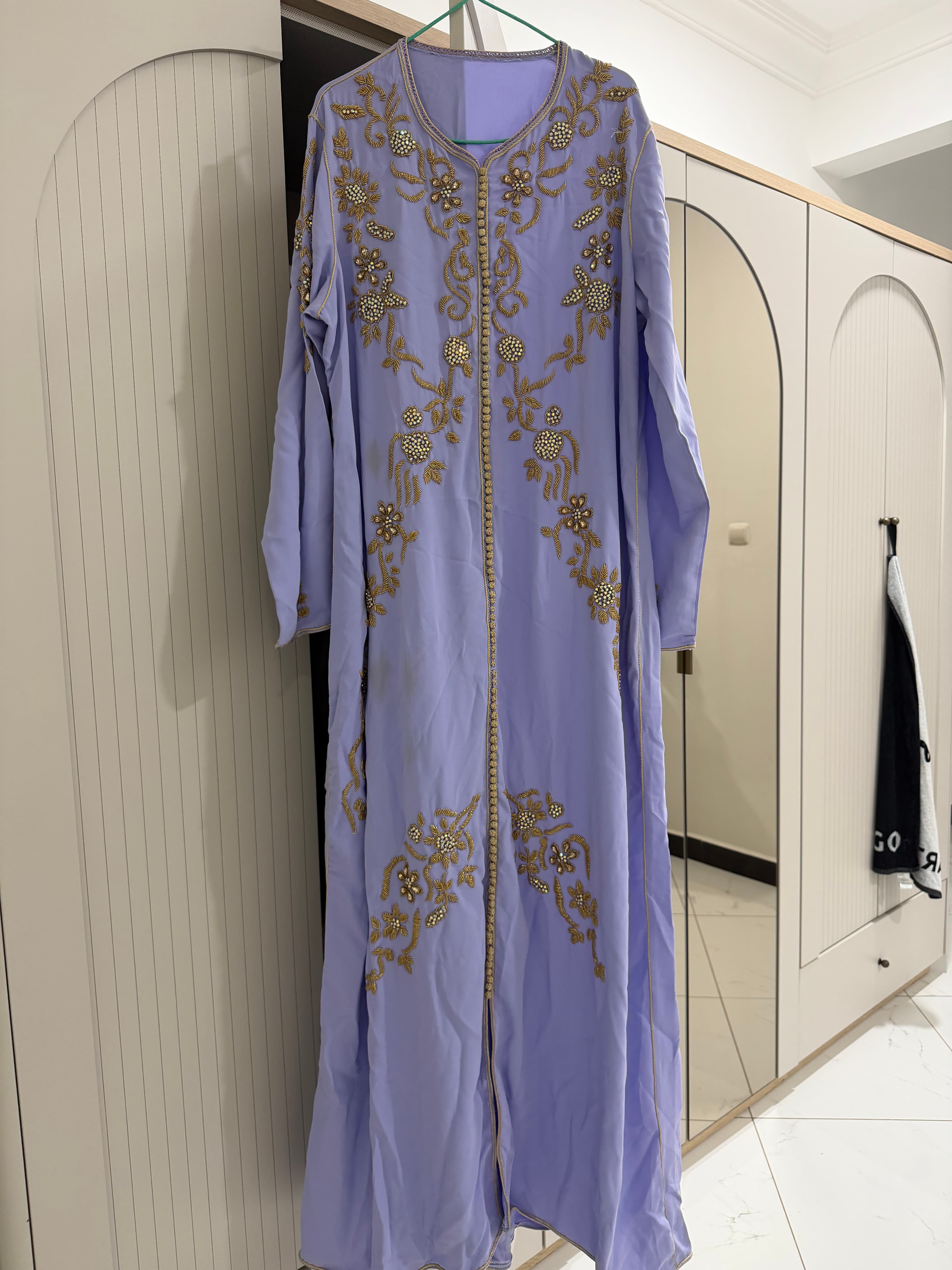 Caftan marocain neuf, broderies dorées, jamais porté