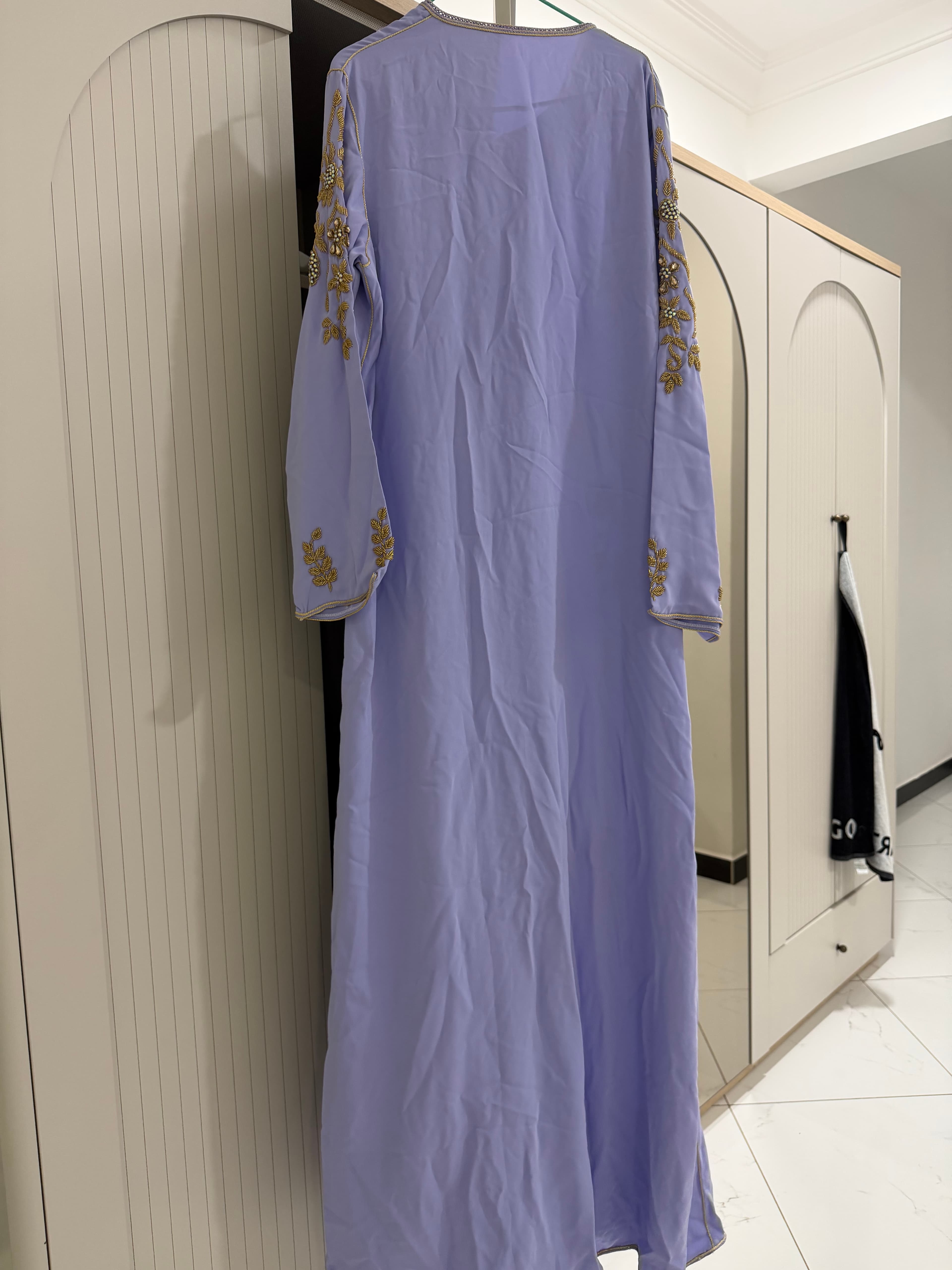Caftan marocain neuf, broderies dorées, jamais porté
