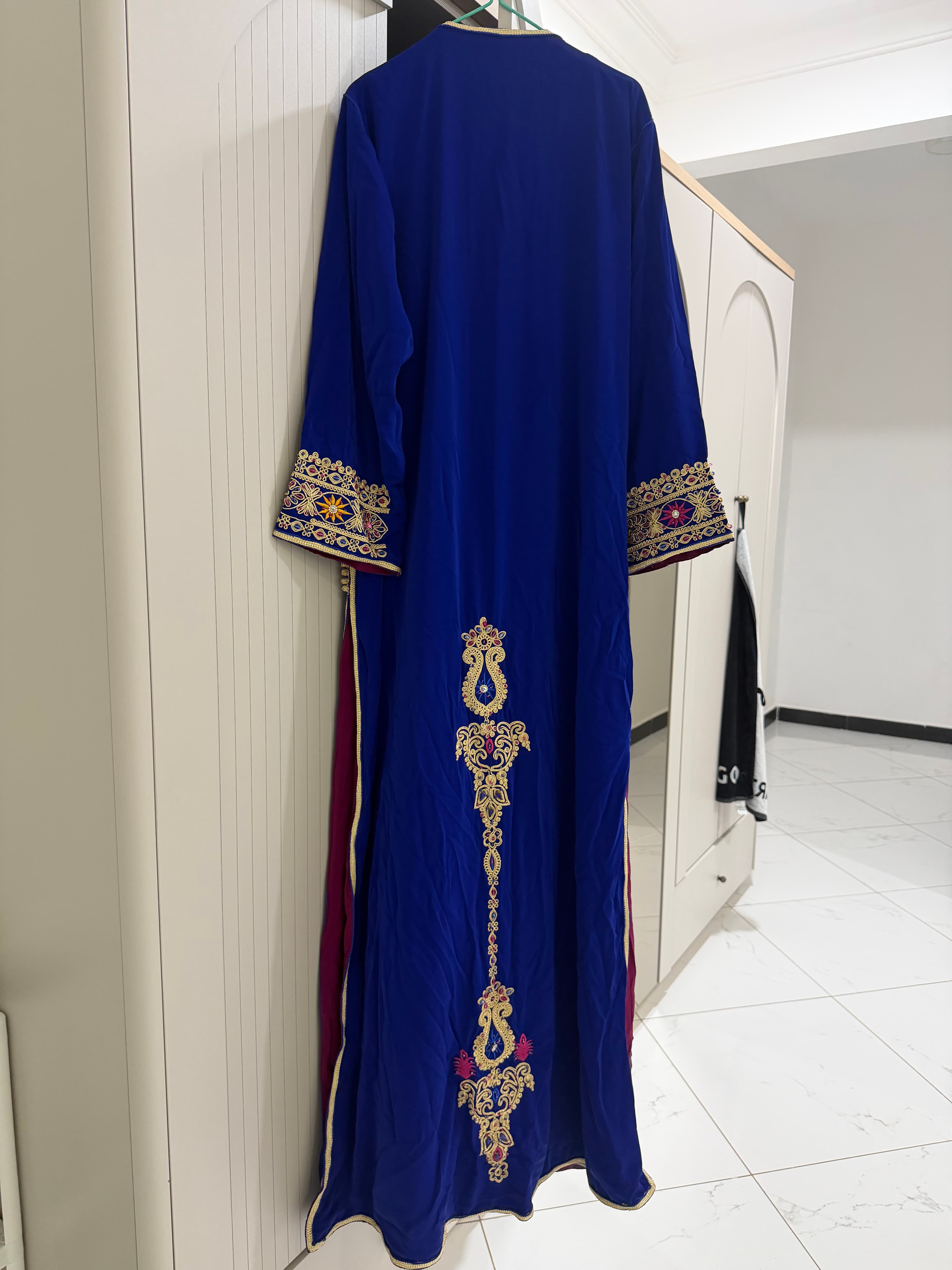 Magnifique caftan marocain bleu, porté une fois