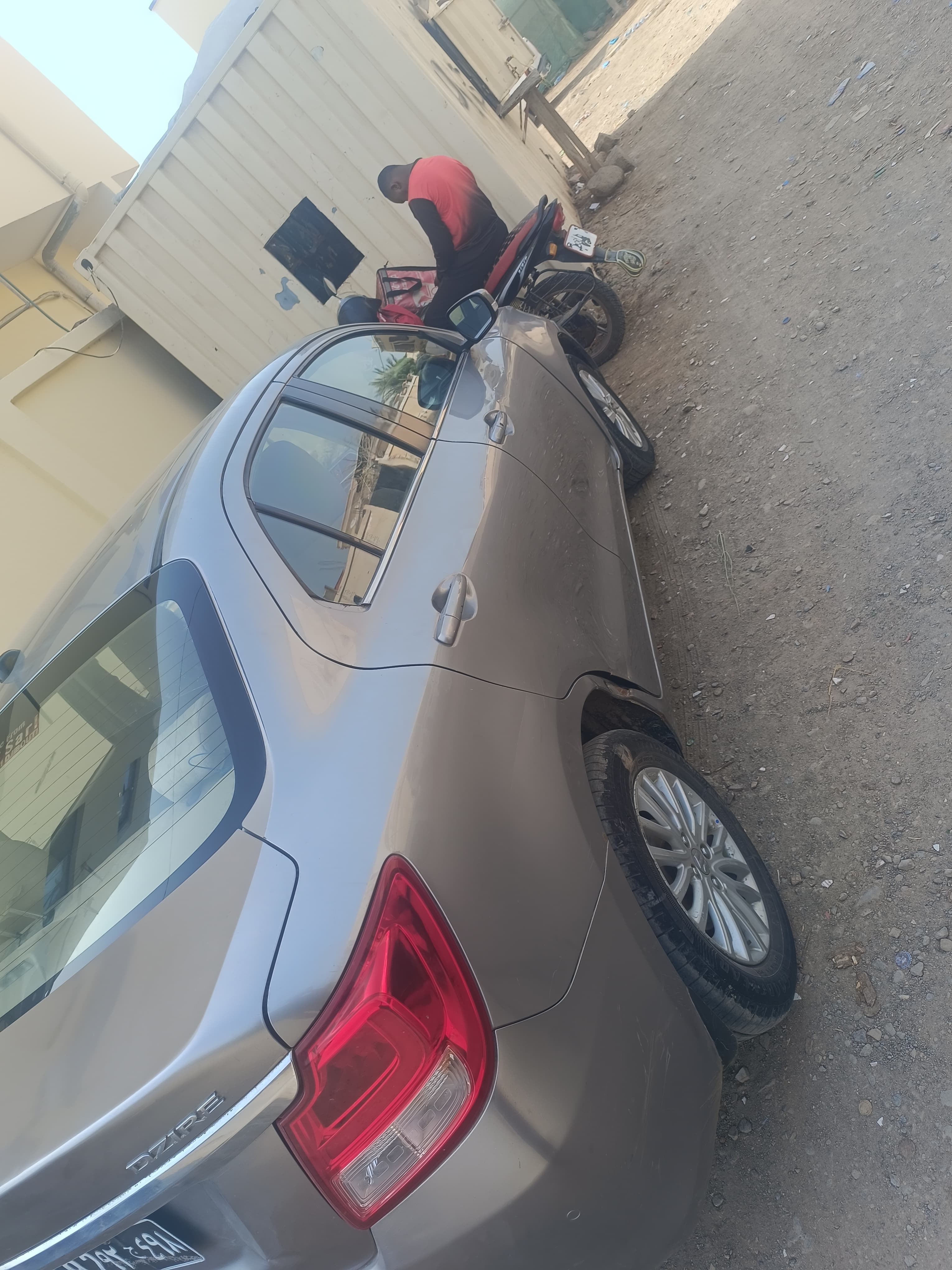 Suzuki Dzire automatique, 70 000 km, très bon état