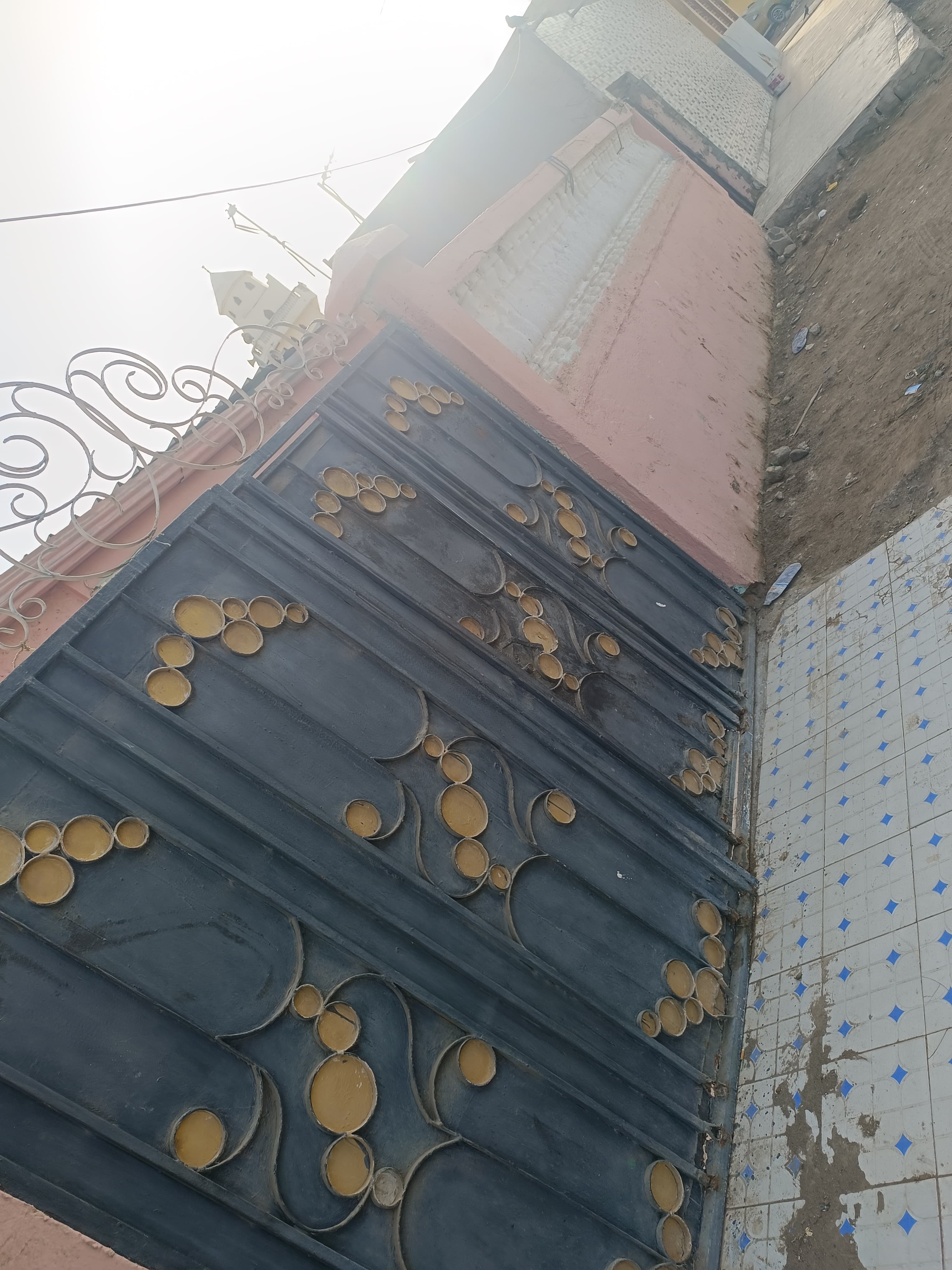 Maison F5 à vendre à cité Saoudi, avec deux cours