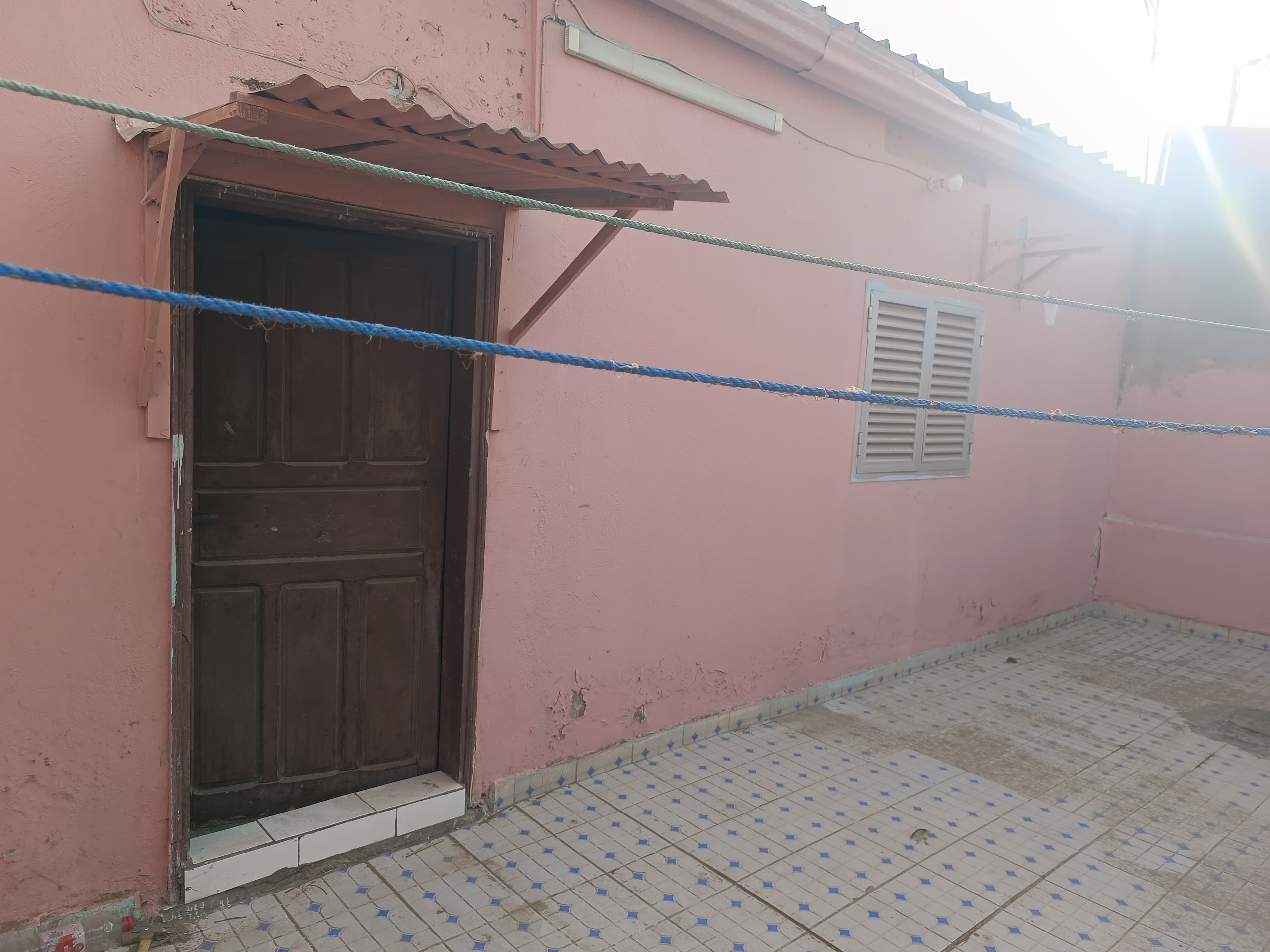 Maison F5 à vendre à cité Saoudi, avec deux cours
