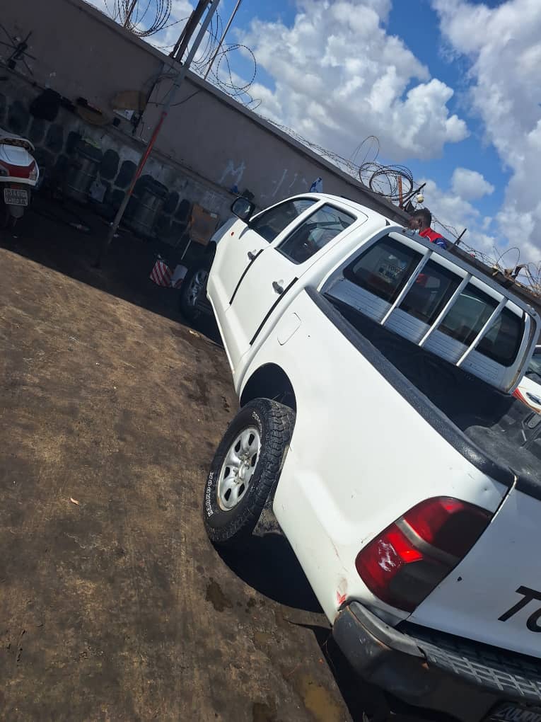 Toyota Hilux pick-up 2015, boîte manuelle, 230 000 km