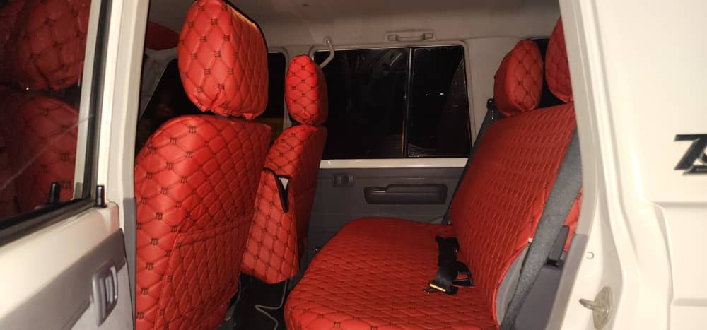 Toyota Land Cruiser Hardtop 2023, 4x4 robuste