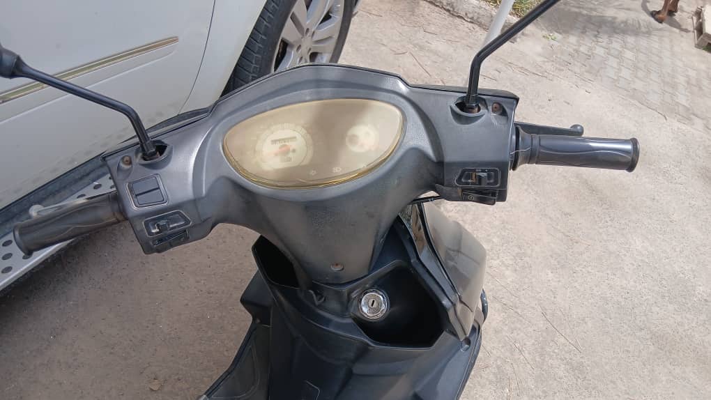 Scooter d'occasion en bon état, prix négociable