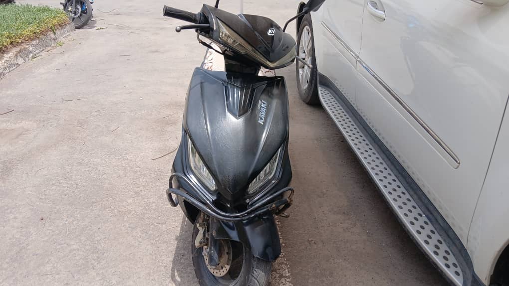 Scooter d'occasion en bon état, prix négociable