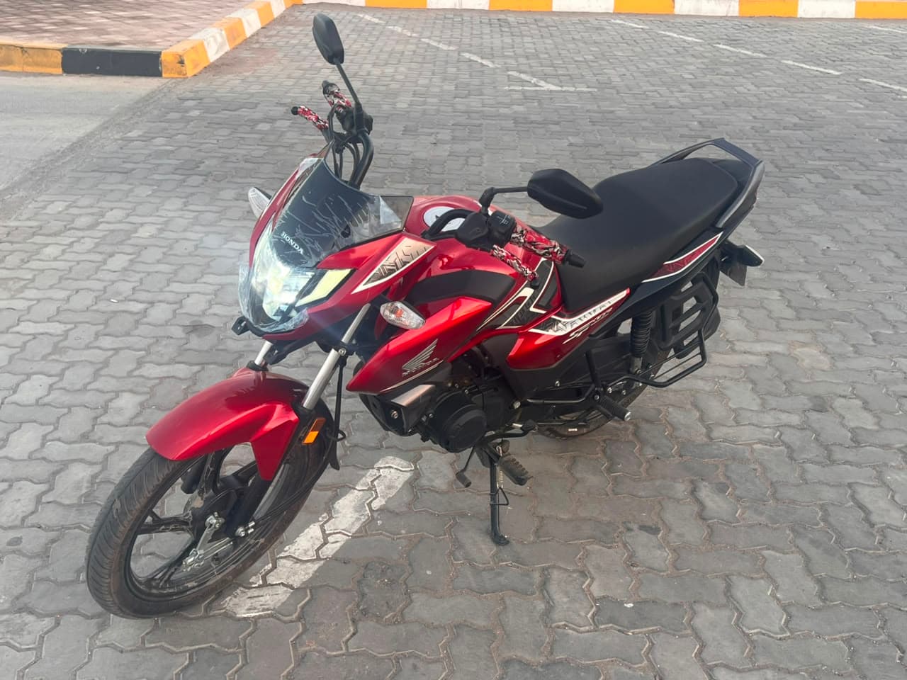 Moto Honda XP125 rouge en très bon état à vendre