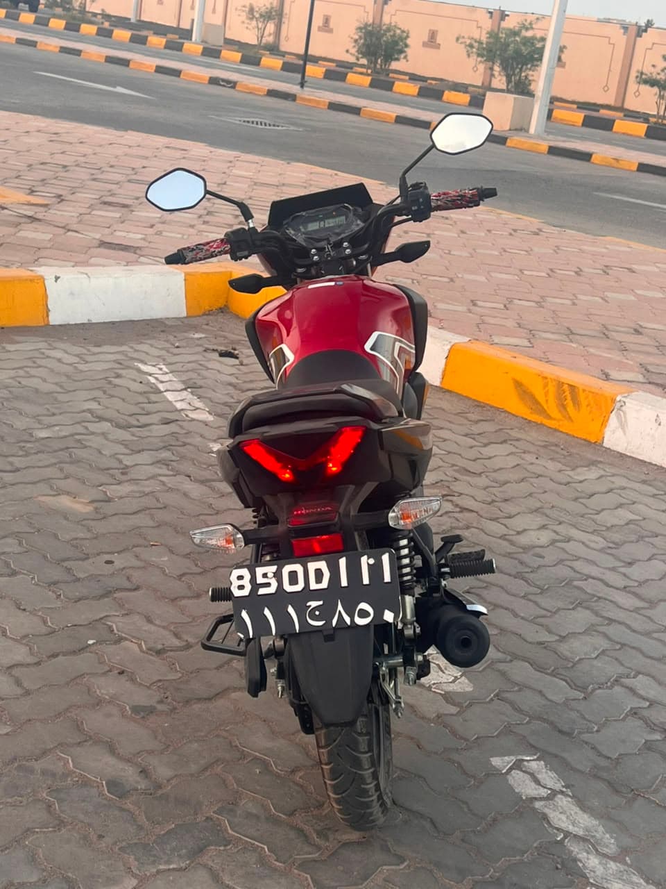 Moto Honda XP125 rouge en très bon état à vendre