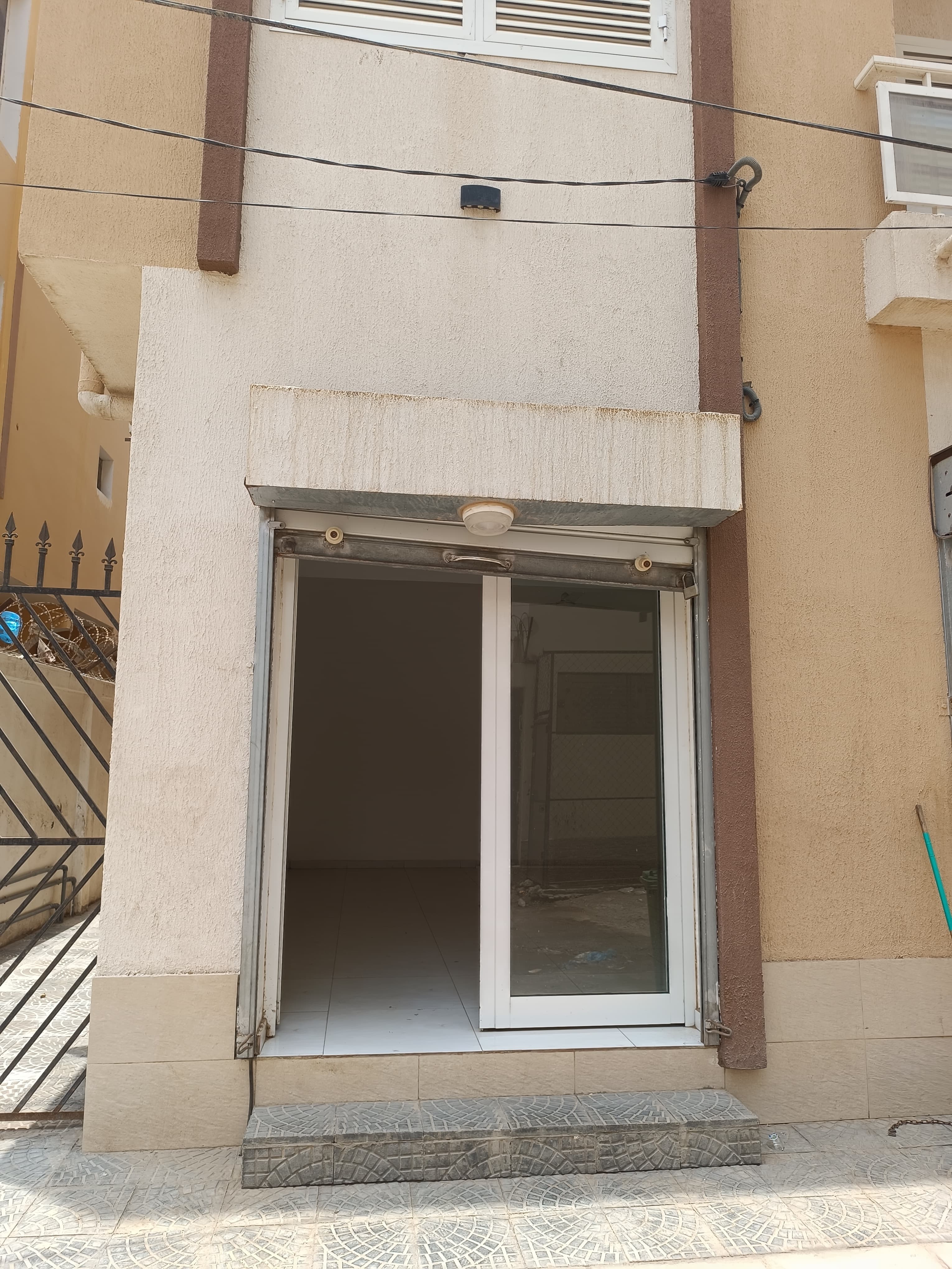 Locaux commerciaux 32m² à louer à Wadajir, sécurisés
