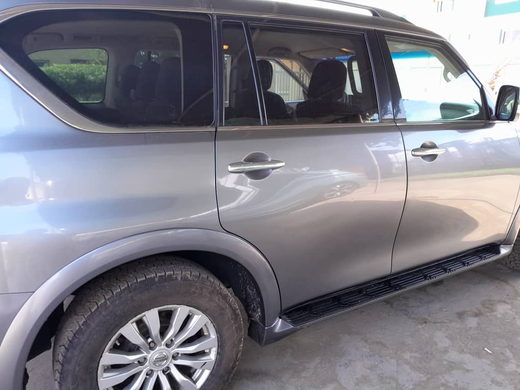 Nissan Patrol V8 gris à vendre, robuste et fiable