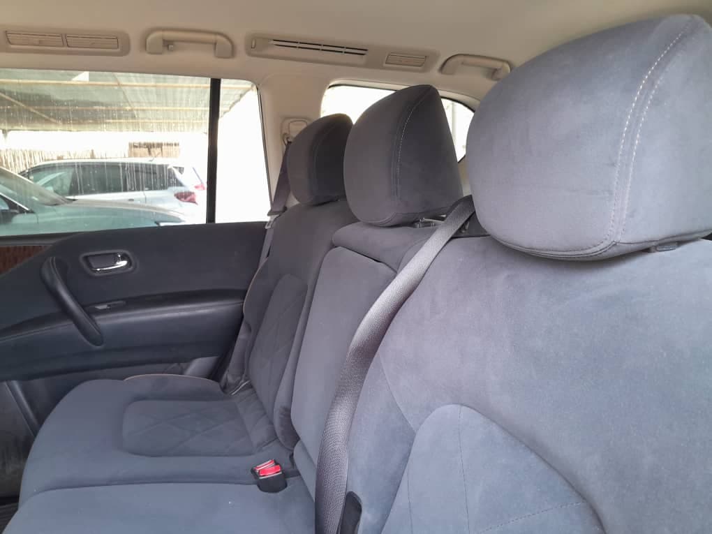 Nissan Patrol V8 gris à vendre, robuste et fiable